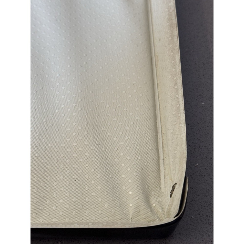 Vintage Barbie BLACK 1961 PONYTAIL Doll Case With Beige Interior Made By Mattel - Picture 13 of 14